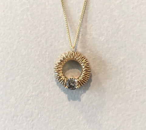 Spring Ring Necklace in 18k Gold and Pearl
