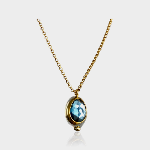 Aquamarine rose cut pendant with diamond