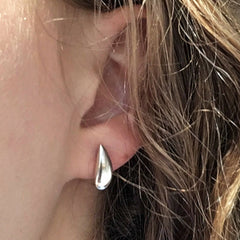 Small side silver shell studs