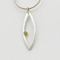 Shadow Ellipse Necklace with Peridot – Patinated Silver & 14K Gold