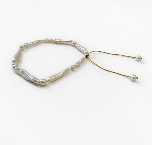 Biwa Row Bracelet – White Pearls on Gold Nylon