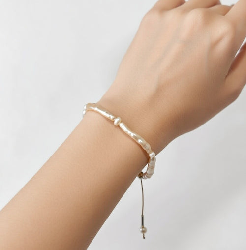 Biwa Row Bracelet – Peach Pearls on Gold Nylon