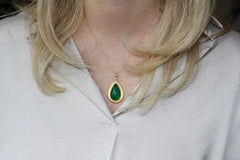 Delphi Necklace – 22K Gold Pear-Shaped Emerald Pendant