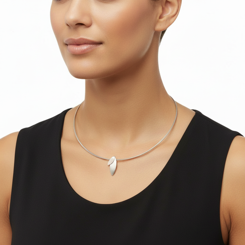 Leaf Whisper Necklace – Satin & Brushed Silver