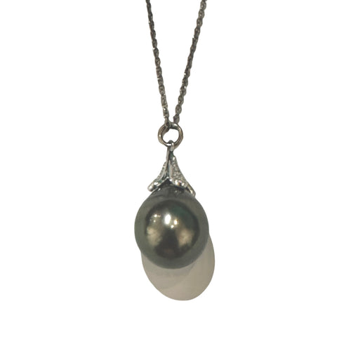 Tahitian Pearl Pendant with White Gold and Diamond Cap