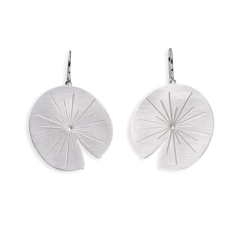 3 Intertwined Oval Shaped Circle Earrings