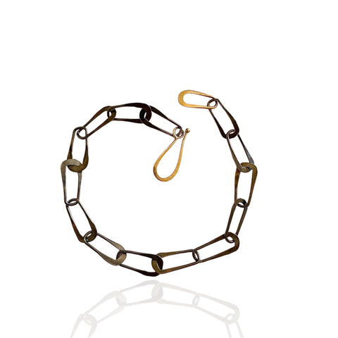 Round Engagement Ring Mounting in 18K Gold