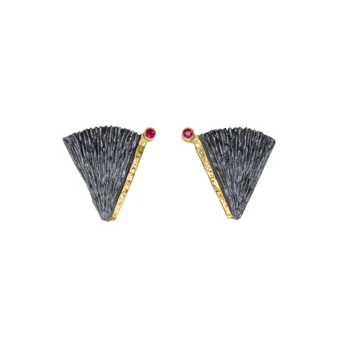 Round Textured Earring with Diamond and 18k Gold