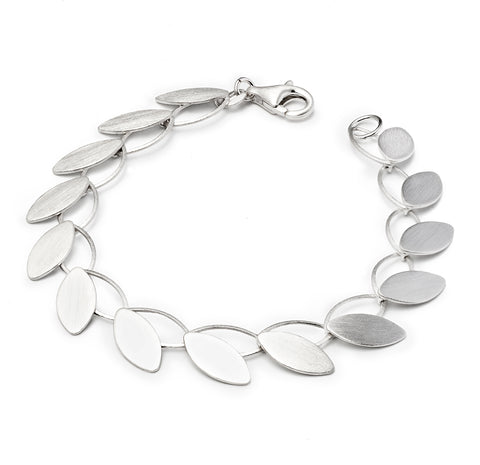 18kt Gold Petals Necklace with 5 Diamond Petals