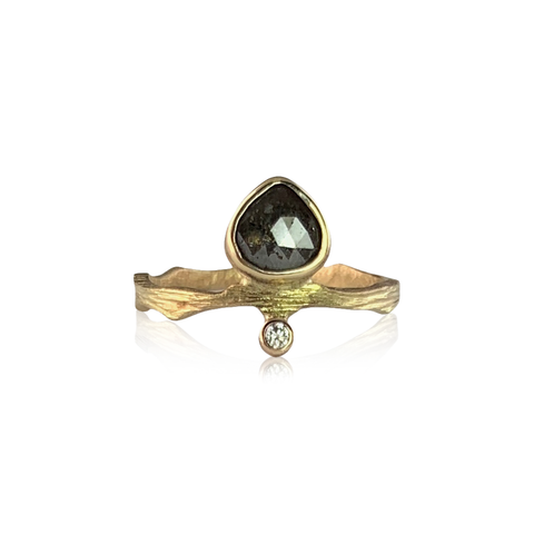Droplet Solitaire Gold Ring