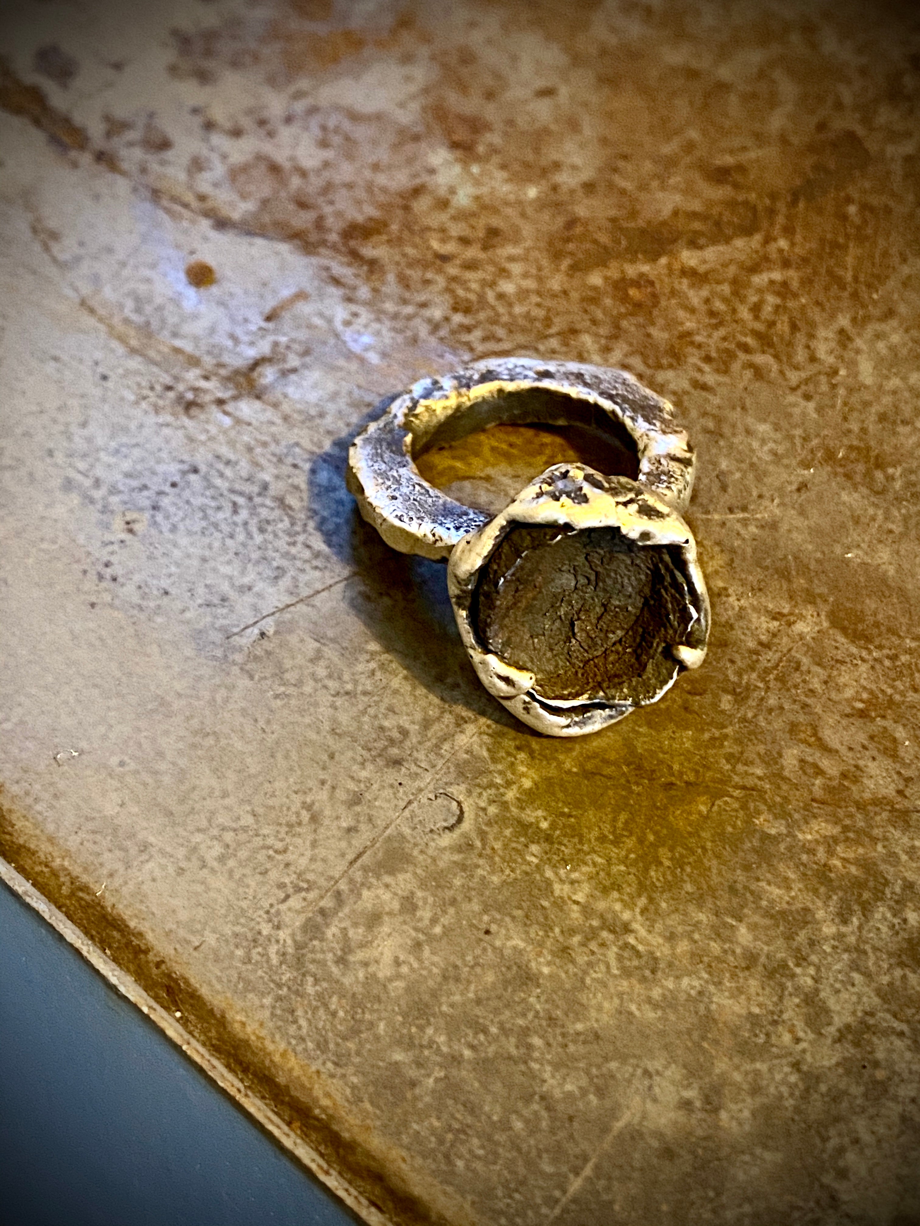 Sculptural Ring with steel setting