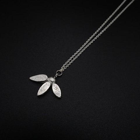 Horizontal Large Daisy Sterling Silver Necklace