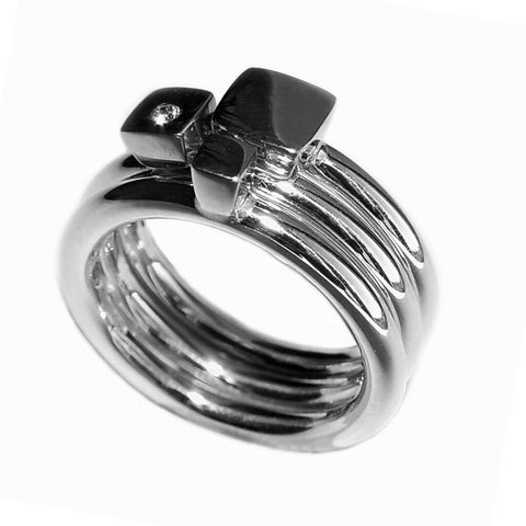 Tapering silver wiggly ring with 10pt diamond