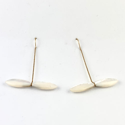 14k yellow gold threader Earrings with mother of pearl
