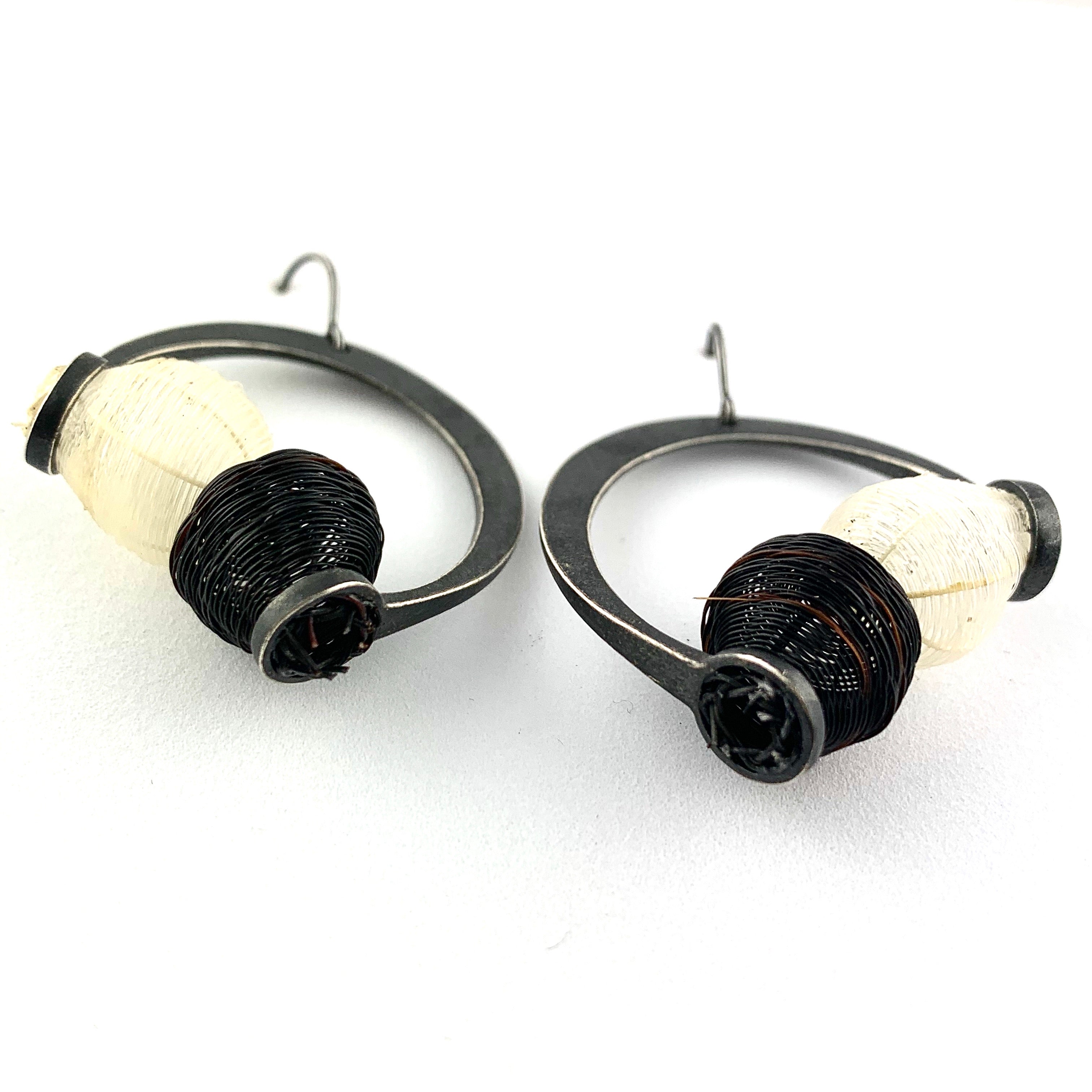 Black and White Globo Threader Earring