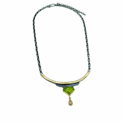 Black-Cream Splashed Cup Necklace with Peridot