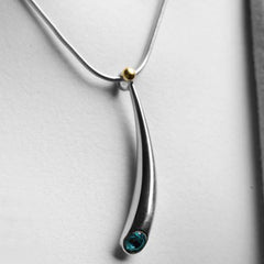 Short curved silver wiggly pendant with blue topaz & 18ct gold bead