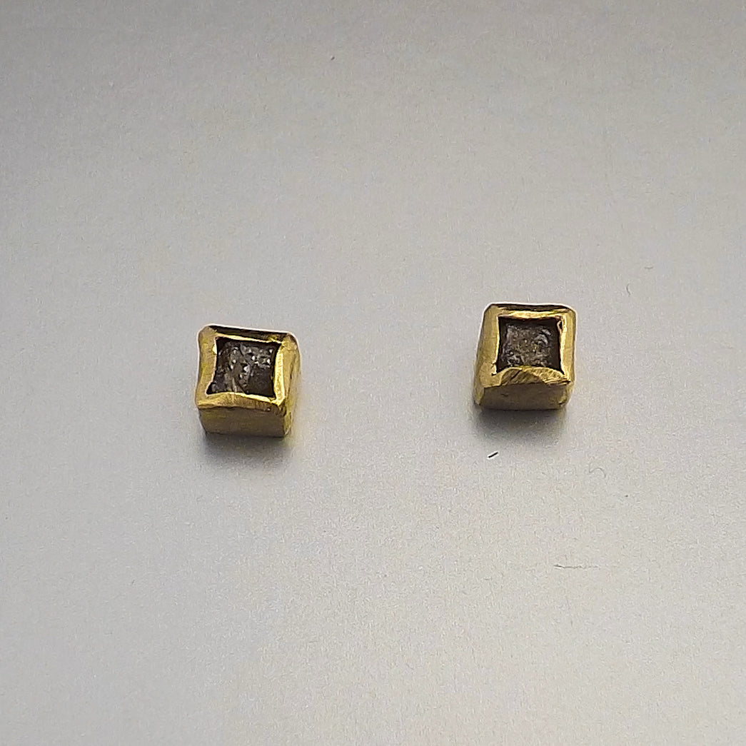 18k Gold Diamond Cube Earrings - Lireille